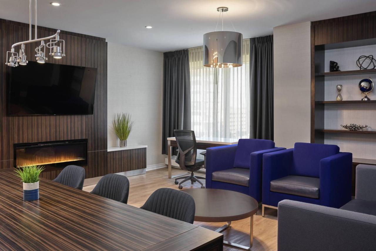 Delta Hotels By Marriott Edmonton Centre Suites Ngoại thất bức ảnh