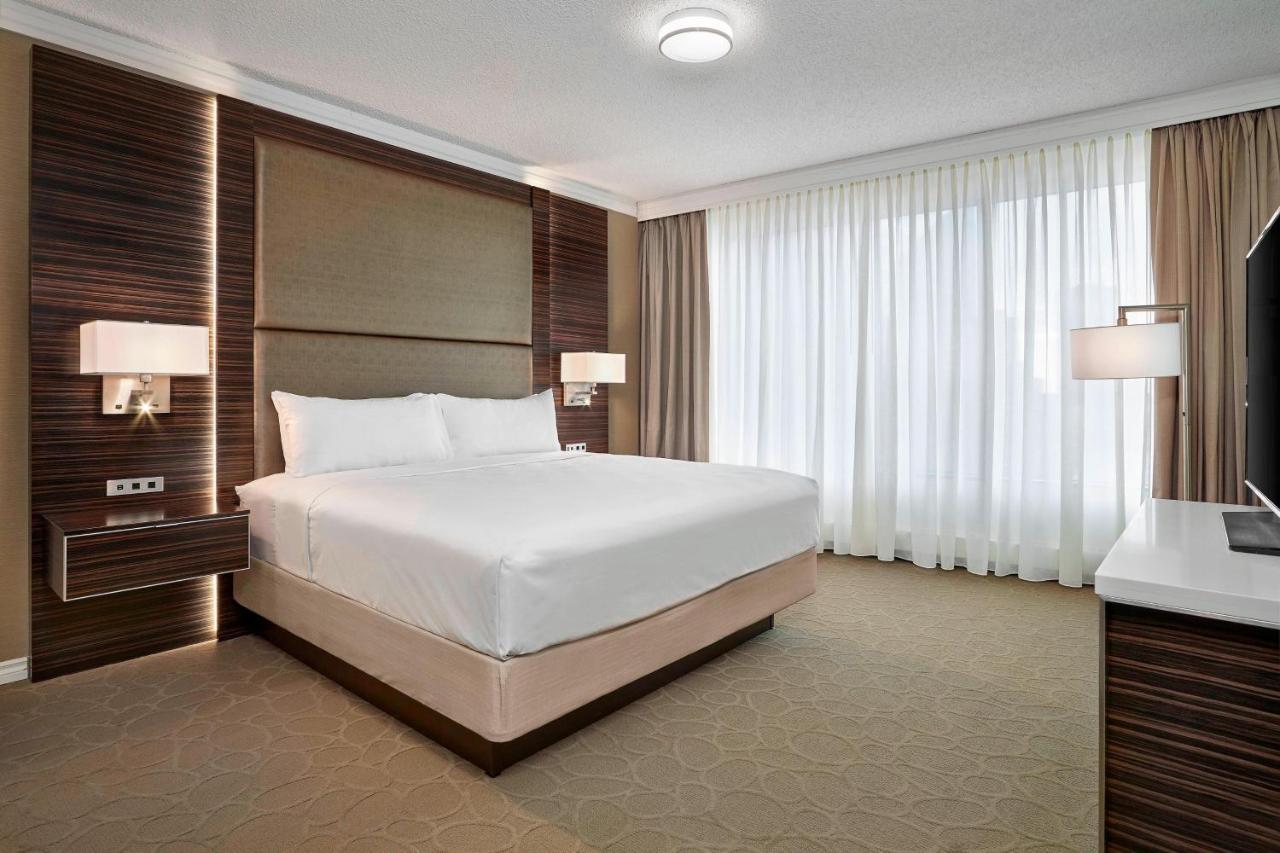 Delta Hotels By Marriott Edmonton Centre Suites Ngoại thất bức ảnh