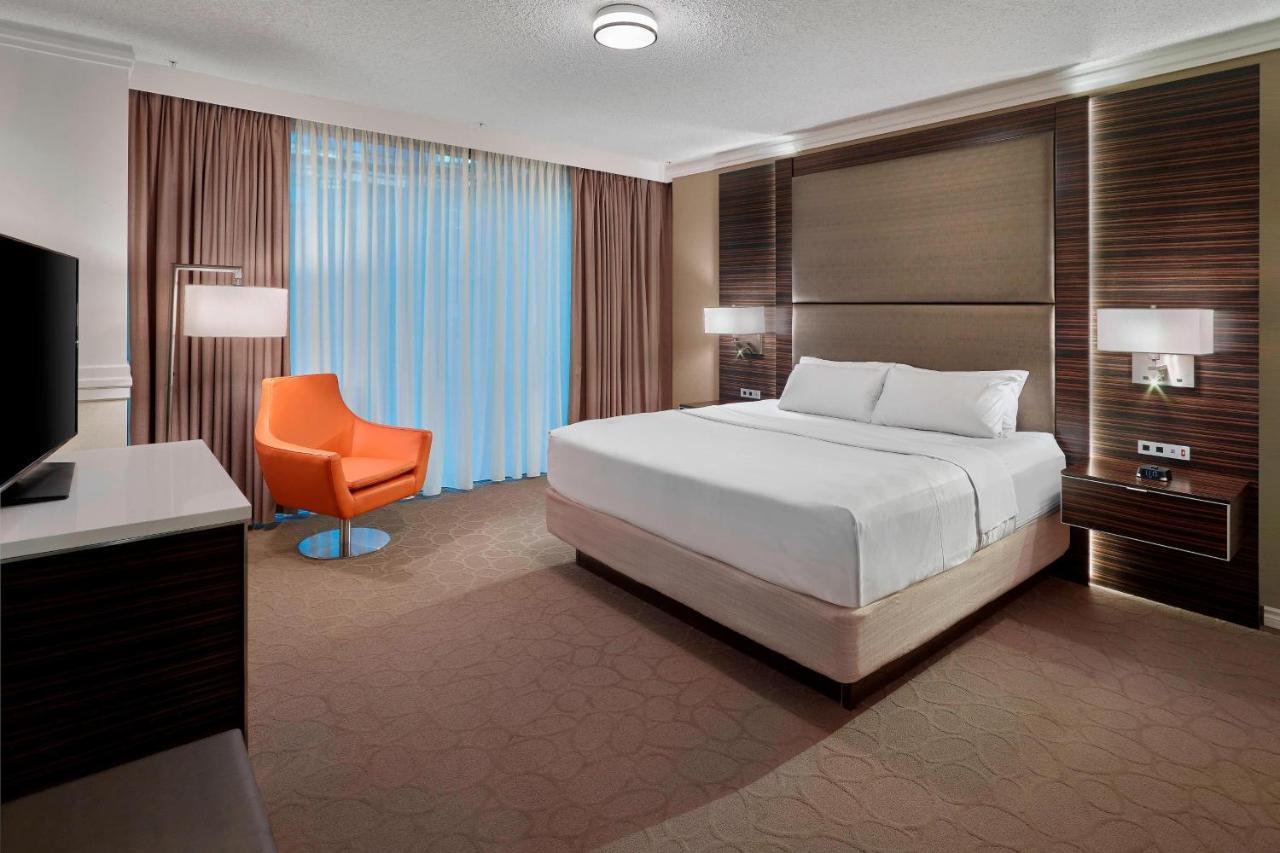 Delta Hotels By Marriott Edmonton Centre Suites Ngoại thất bức ảnh