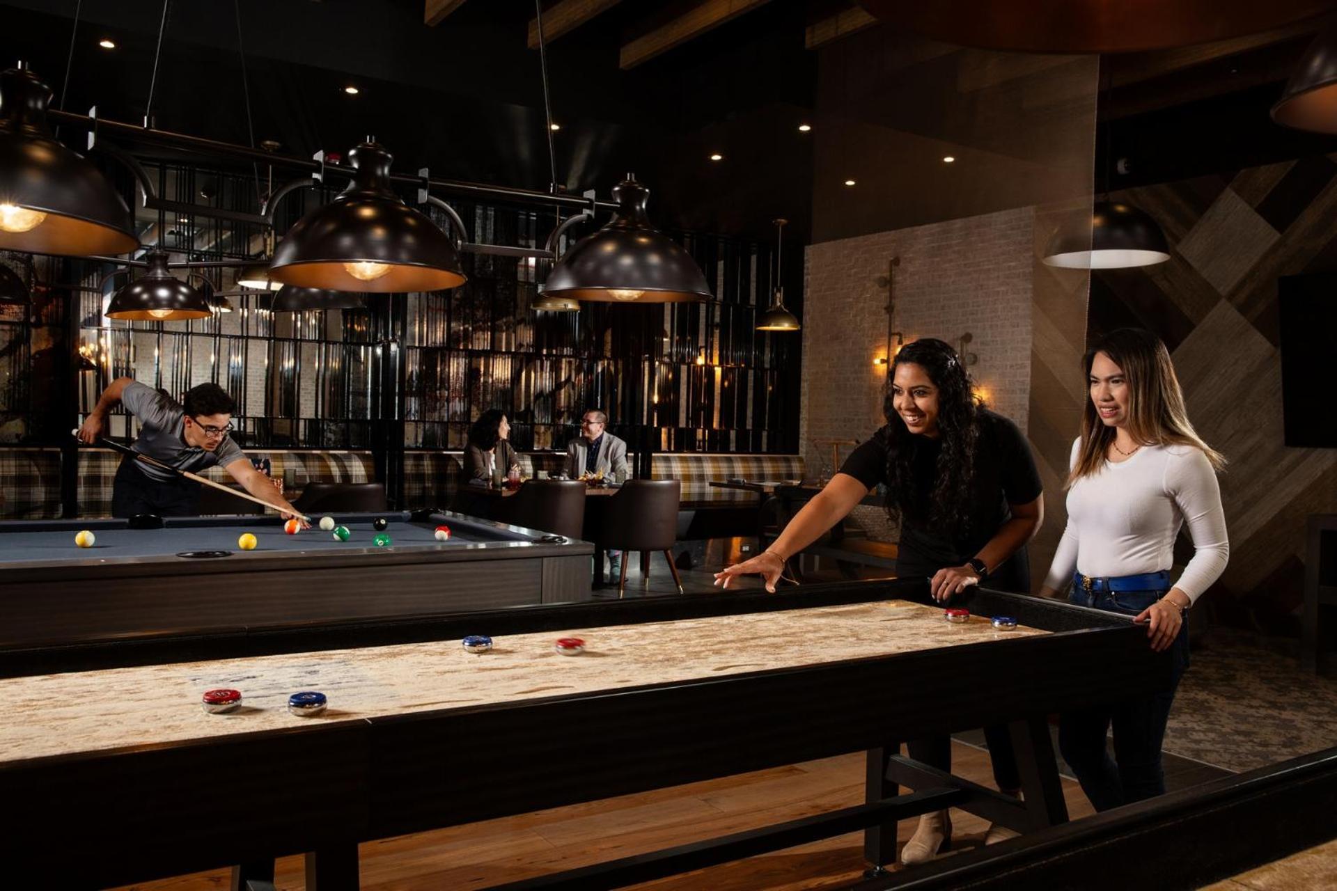 Delta Hotels By Marriott Edmonton Centre Suites Ngoại thất bức ảnh