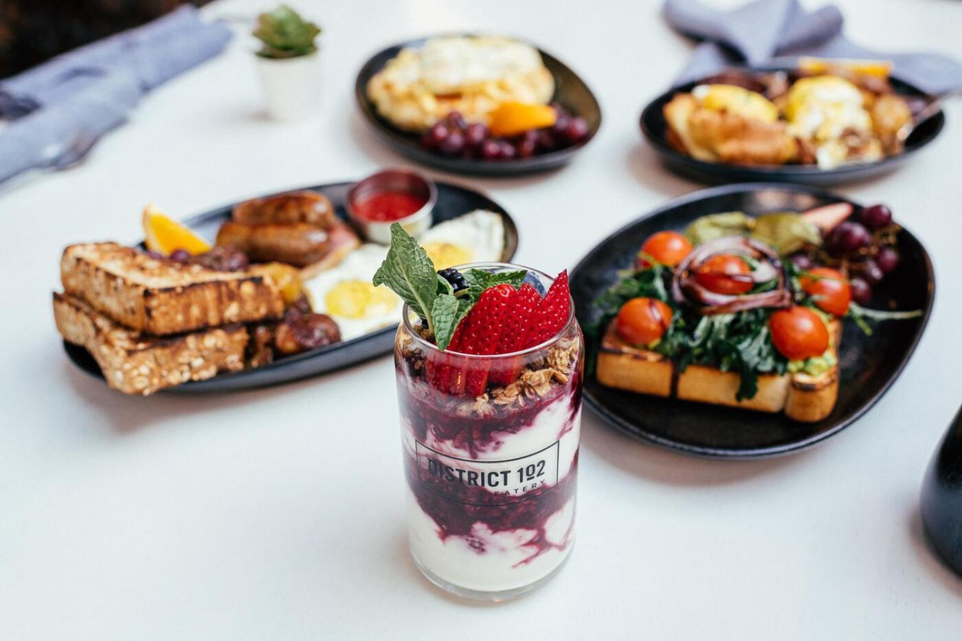 Delta Hotels By Marriott Edmonton Centre Suites Ngoại thất bức ảnh