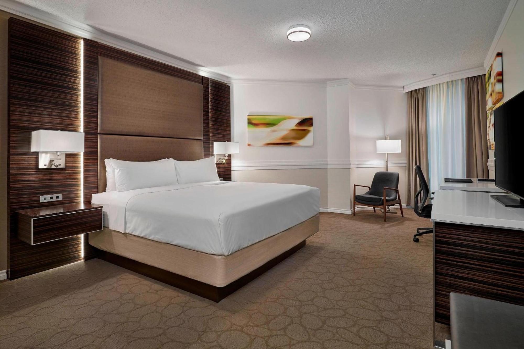 Delta Hotels By Marriott Edmonton Centre Suites Ngoại thất bức ảnh