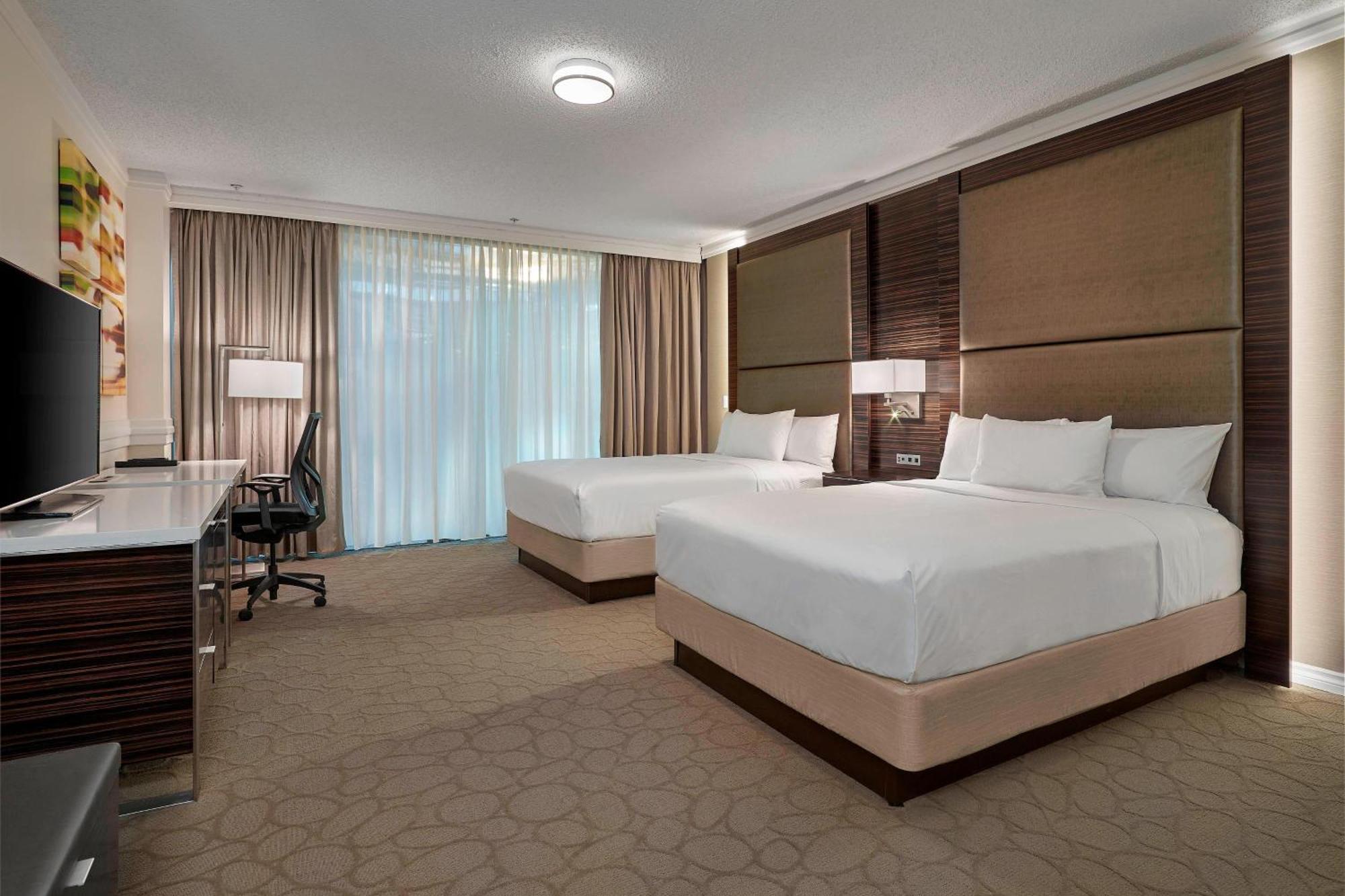 Delta Hotels By Marriott Edmonton Centre Suites Ngoại thất bức ảnh