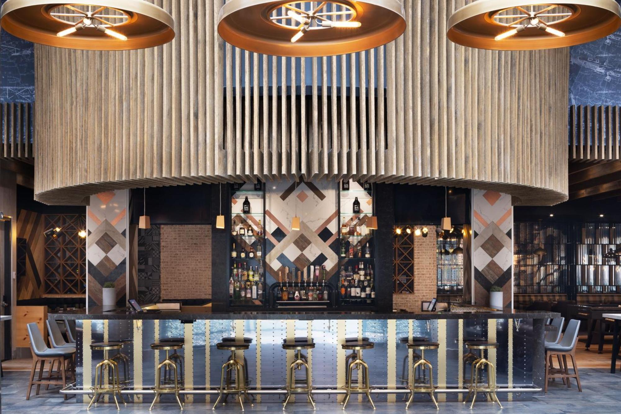 Delta Hotels By Marriott Edmonton Centre Suites Ngoại thất bức ảnh
