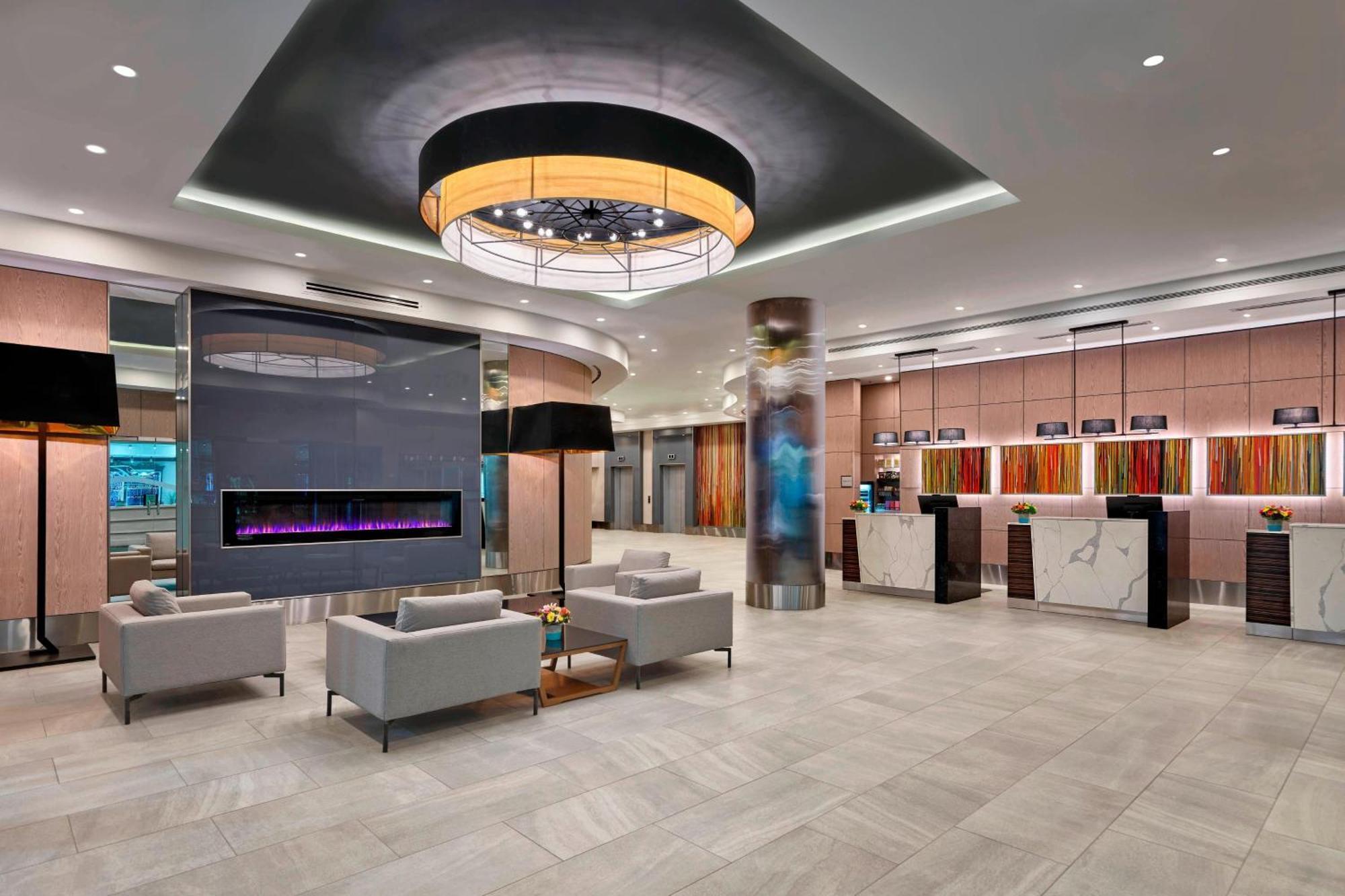 Delta Hotels By Marriott Edmonton Centre Suites Ngoại thất bức ảnh