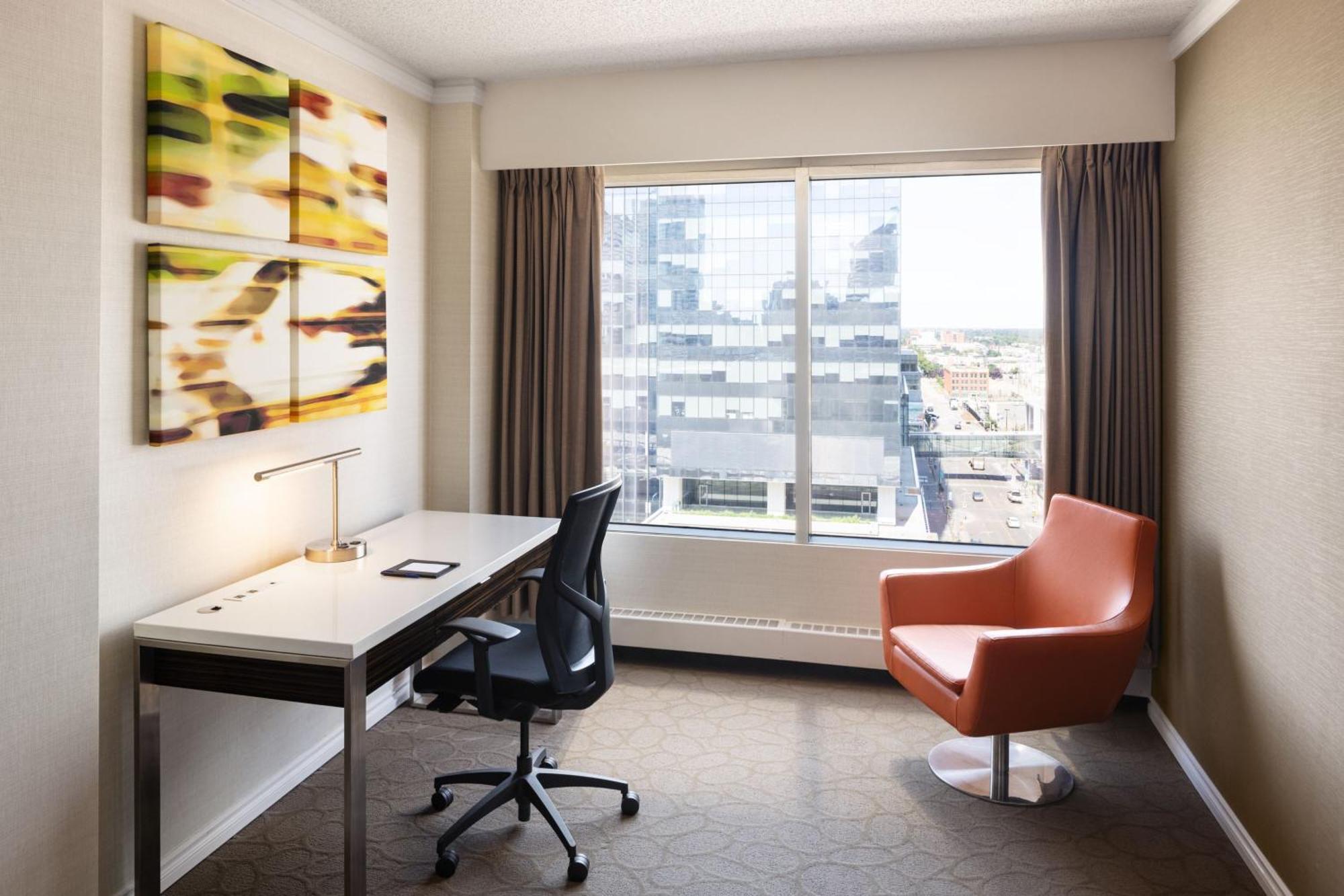 Delta Hotels By Marriott Edmonton Centre Suites Ngoại thất bức ảnh