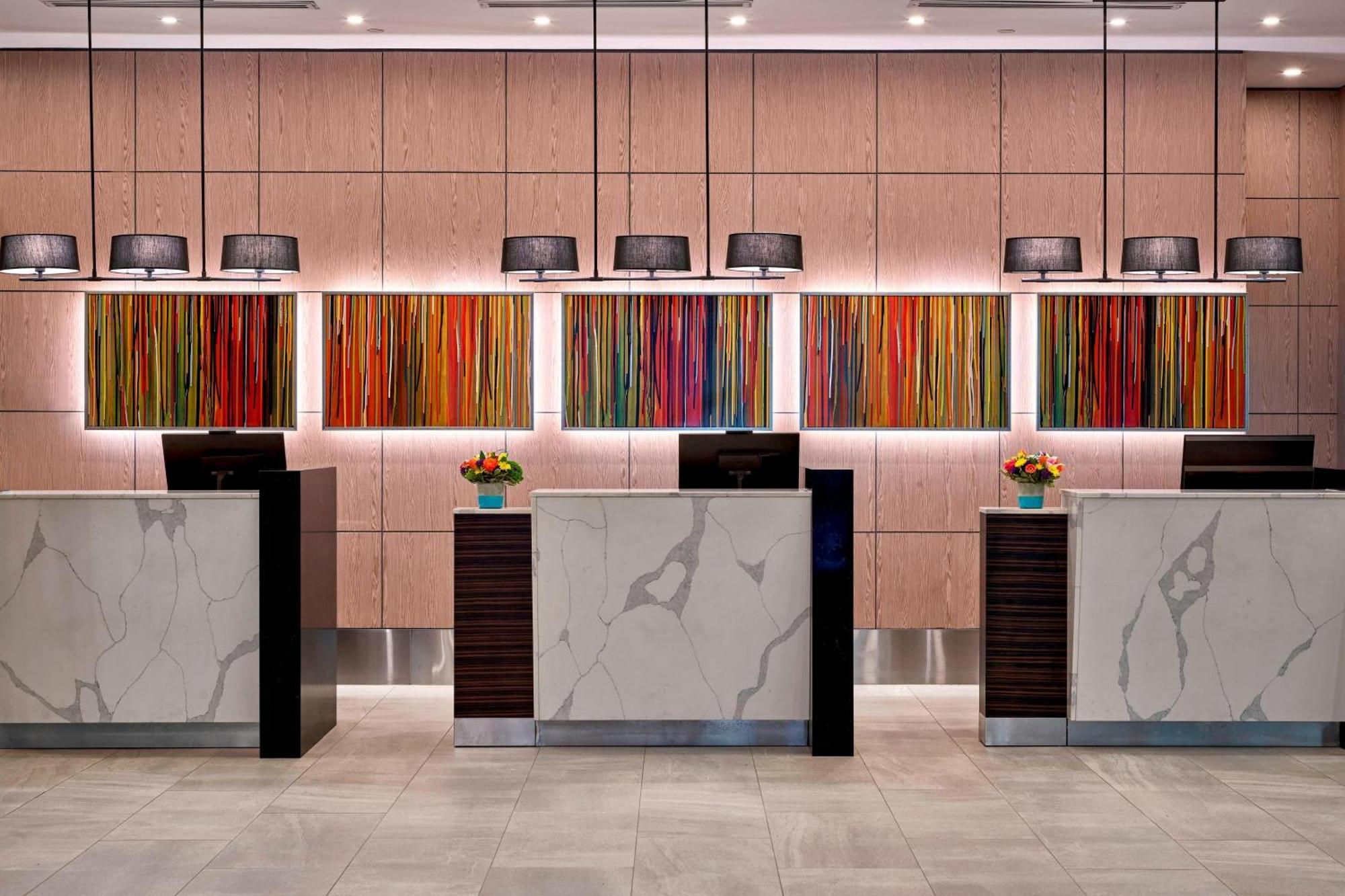 Delta Hotels By Marriott Edmonton Centre Suites Ngoại thất bức ảnh