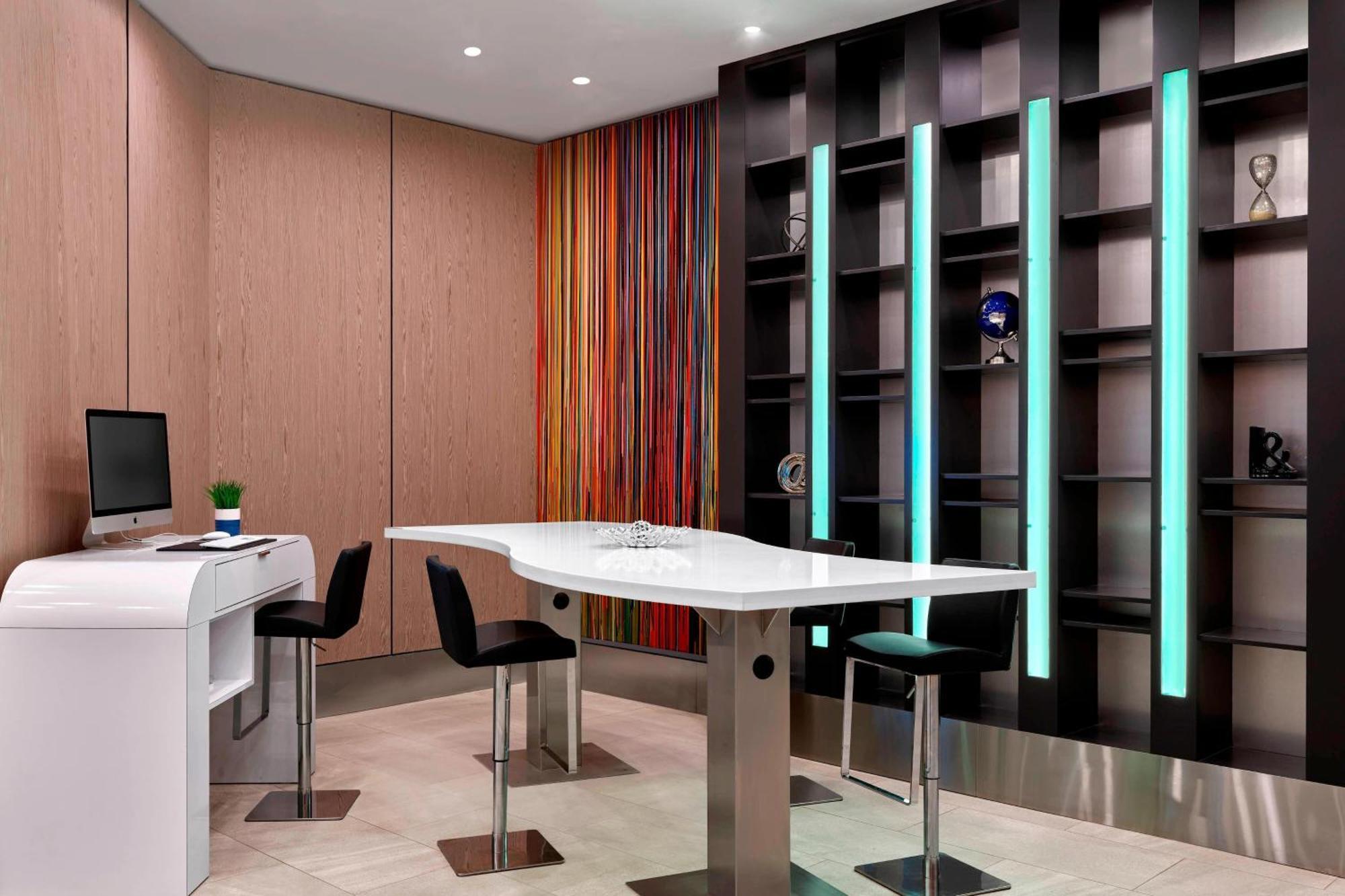 Delta Hotels By Marriott Edmonton Centre Suites Ngoại thất bức ảnh