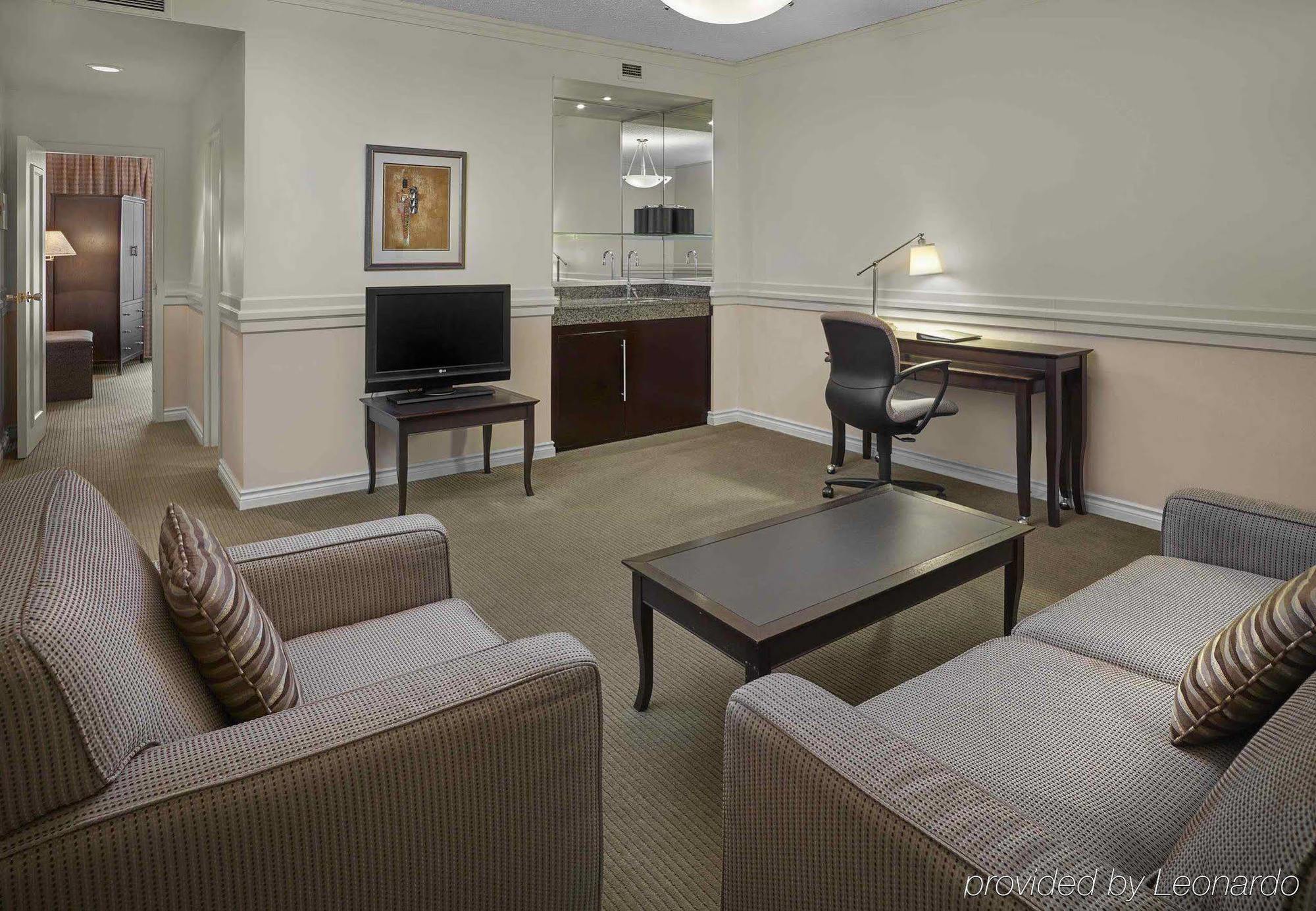 Delta Hotels By Marriott Edmonton Centre Suites Ngoại thất bức ảnh