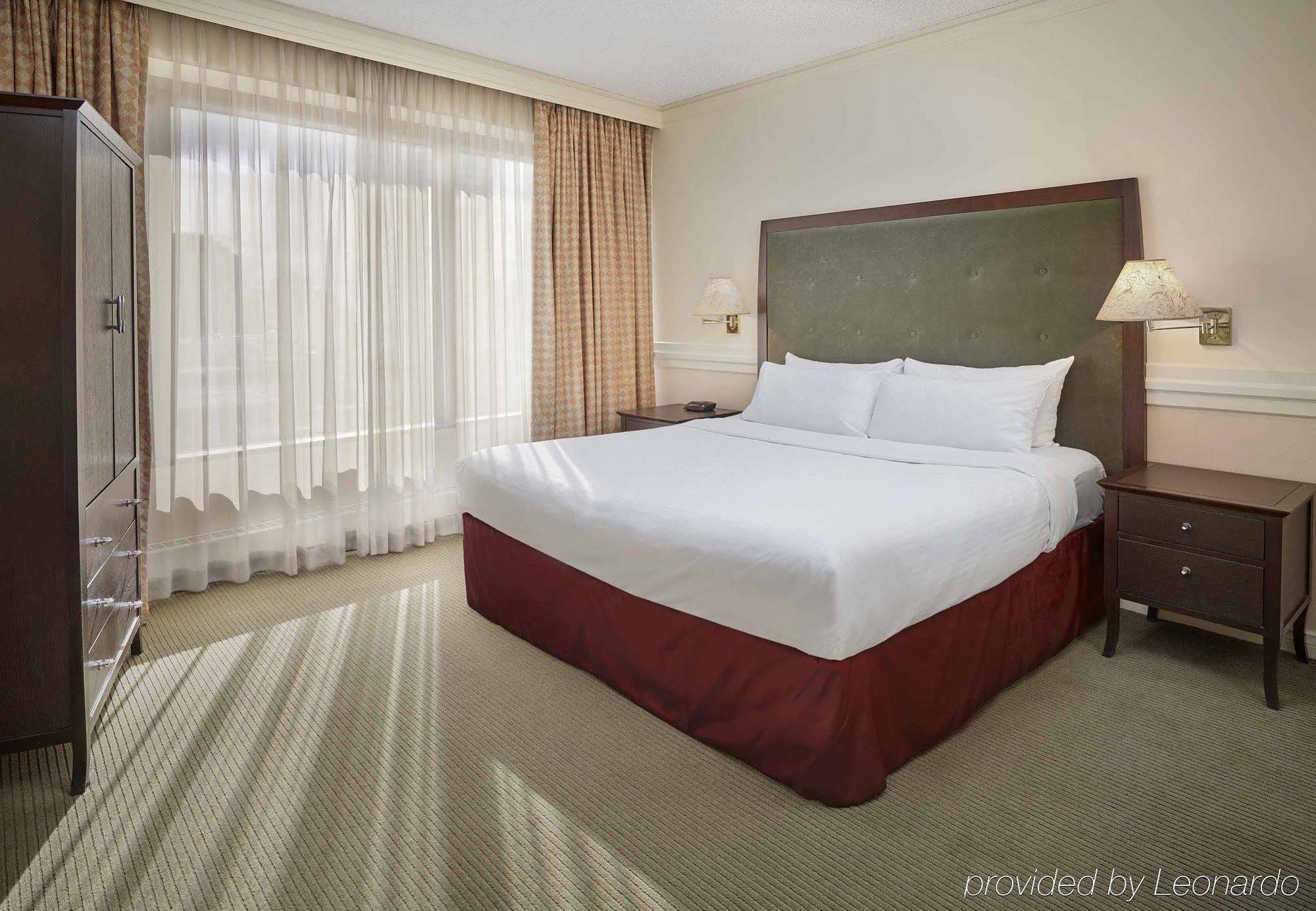 Delta Hotels By Marriott Edmonton Centre Suites Ngoại thất bức ảnh